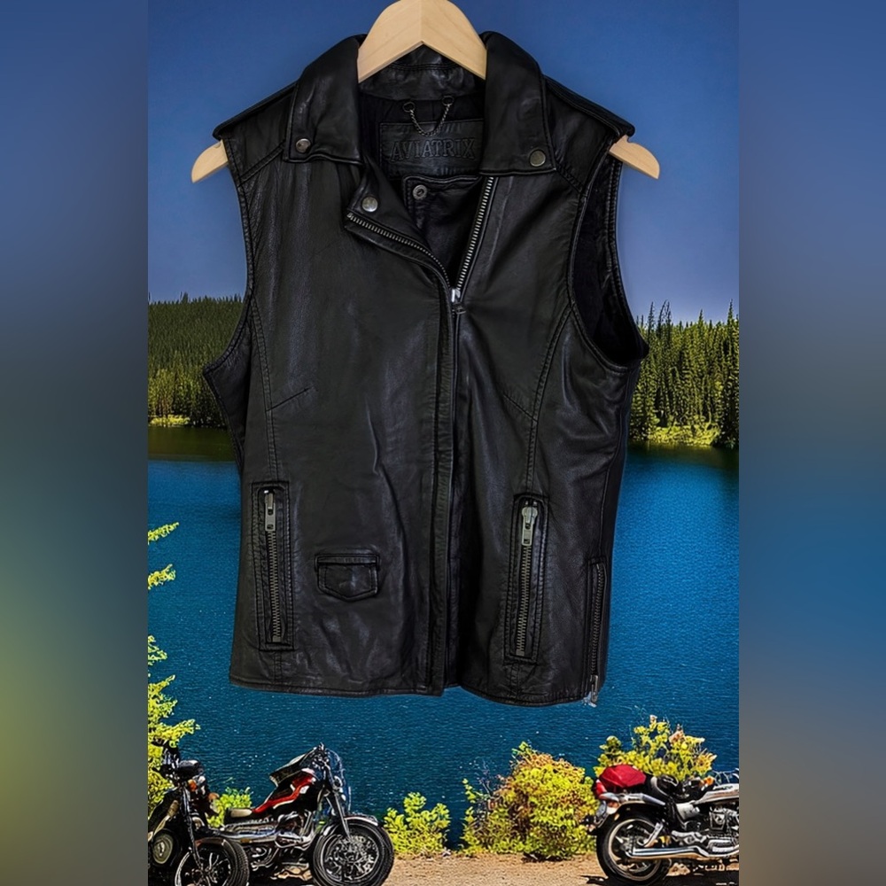 Aviatrix Womenâs Biker Vest
100% Leather
Size 10